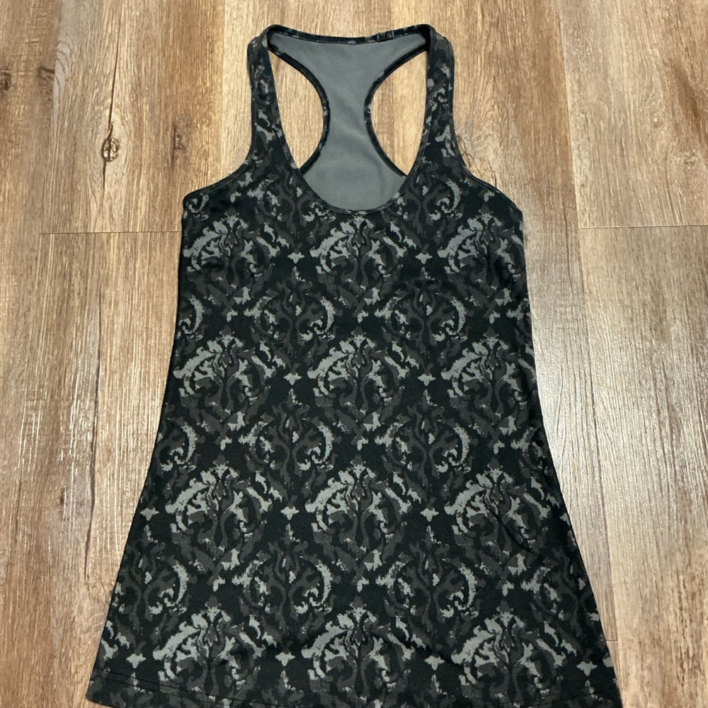 Lululemon Black and Gray Patterned Tank Top